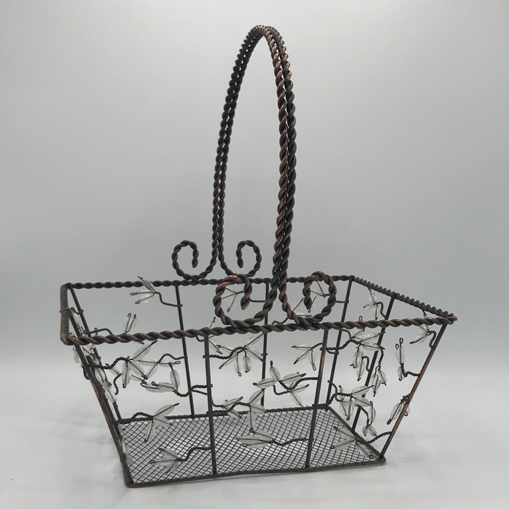 WIRE BASKET WITH HANDLE